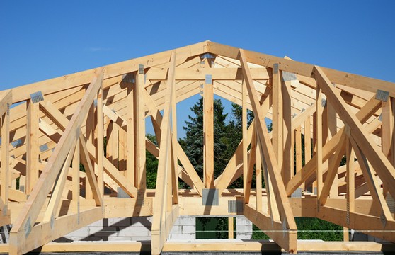 drewniana konstrukcja dachowa
